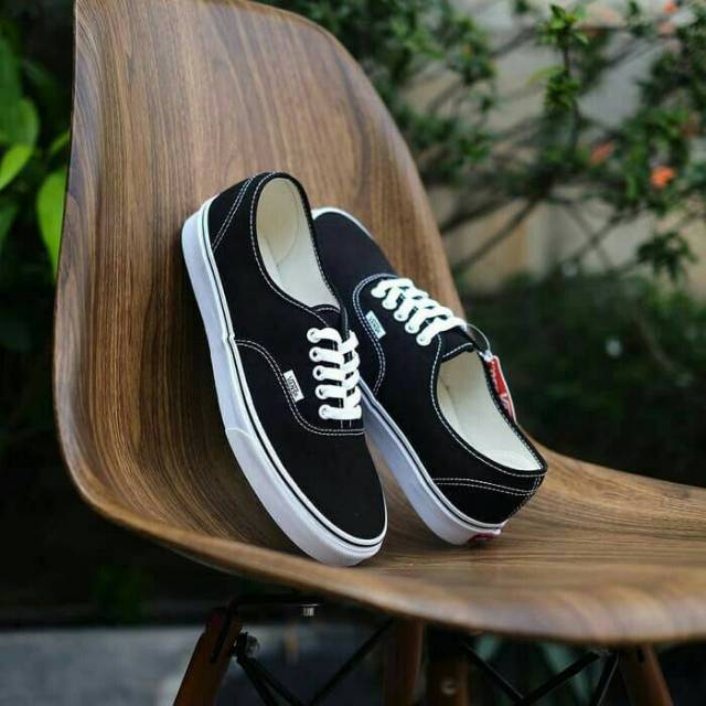 Sepatu casual pria vans authentic warna hitam putih/sepatu sekolah casual/sepatu SMA murah