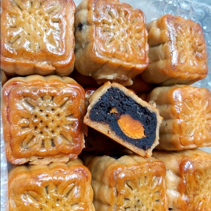 

KERING-KUE- MOON CAKE / TONG TJU PIA / KUE BULAN HOMEMADE 1KG - DURIAN POLOS -KUE-KERING.