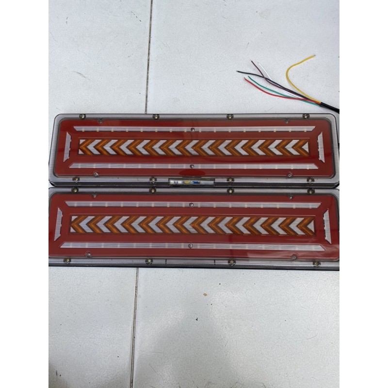 Stop Lamp Truk 24 Volt model panah kecil