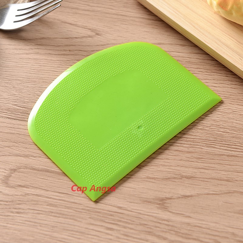 SCRAPER SCRAPPER SPATULA PISAU PEMOTONG ADONAN PLASTIC DOUGH CUTTER ICING ROTI FONDANT KUE BUTTER CREAM D SHAPE