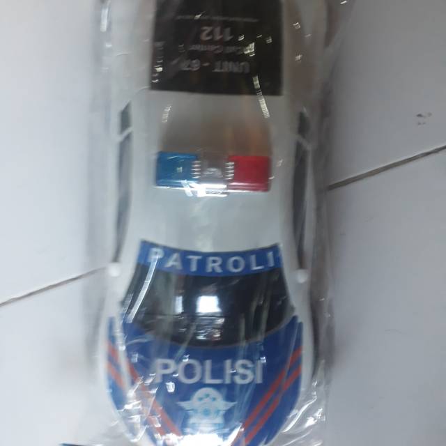 Mobil polisi besar doroqngan