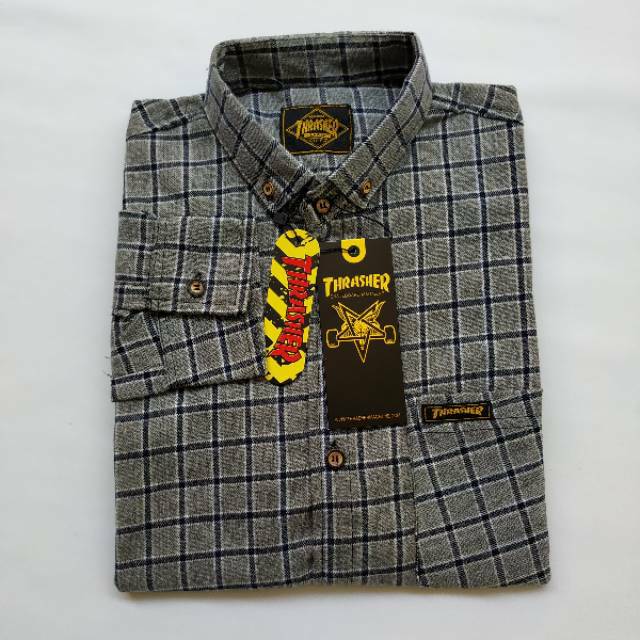 Kemeja flanel abu