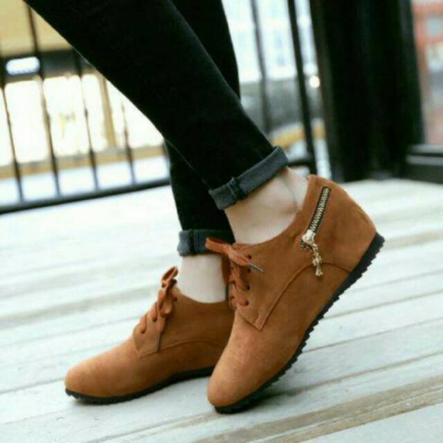 FLAT BOOTS ZIP