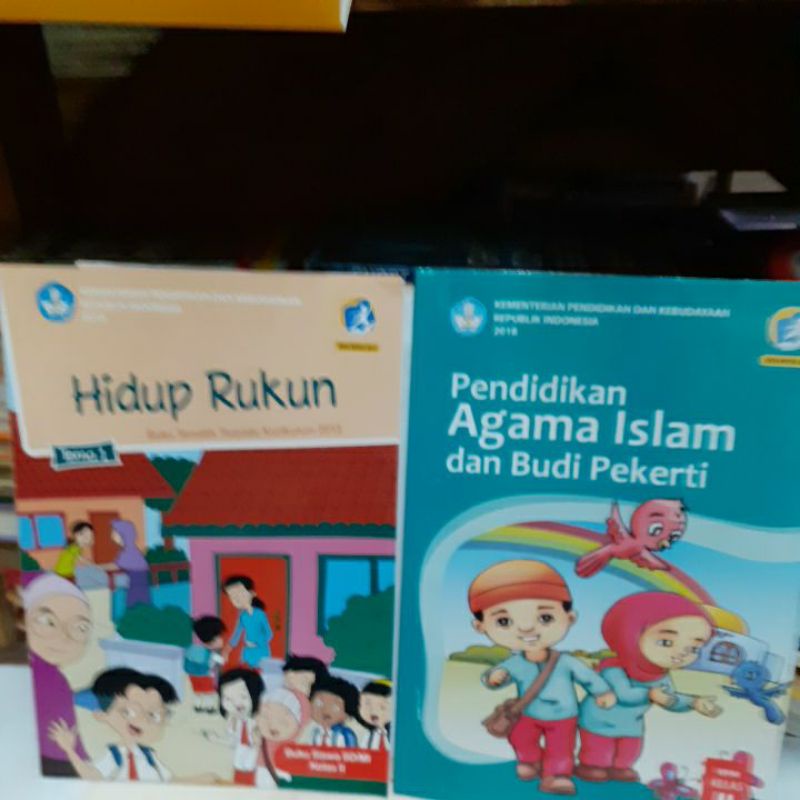 

Pendidikan Agama Islam dan Budi Pekerti dan Hidup Rukun Paket 2buku 40rb