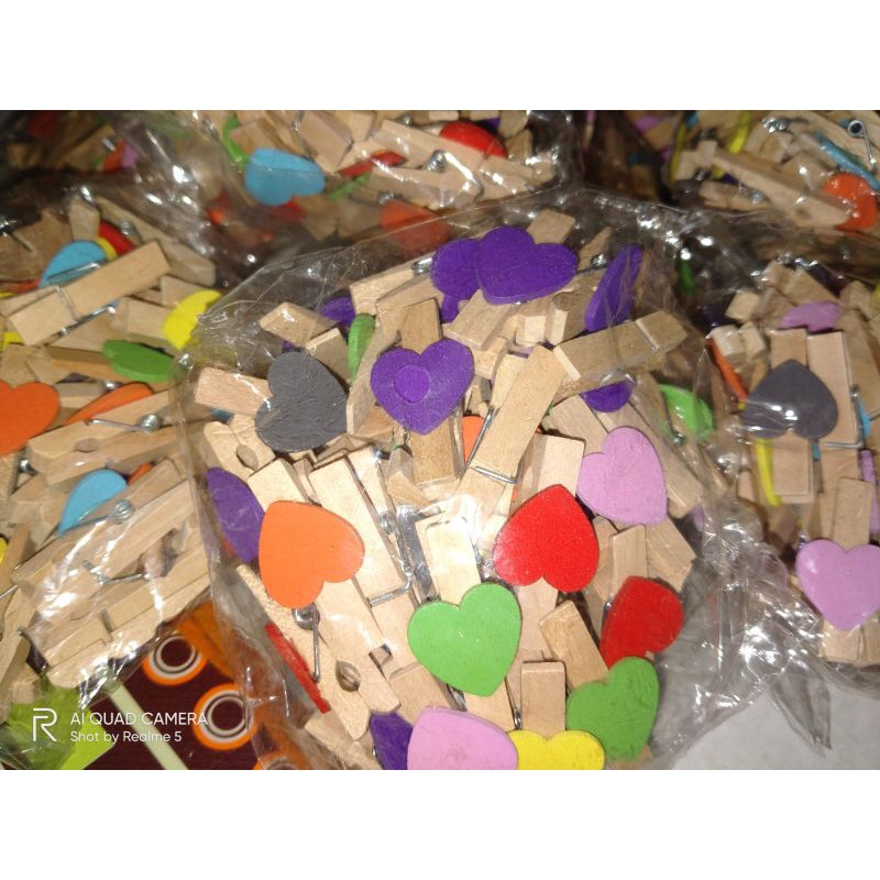 READY STOCK PENJEPIT FOTO POLAROID MOTIF LOVE WARNA RANDOM SIAP KIRIM BAYAR DITEMPAT