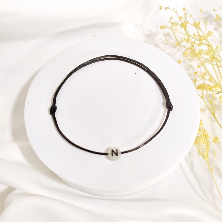 gelang glow in the dark inisial huruf bisa nyala wanita pria tali hitam korea waterproof-N