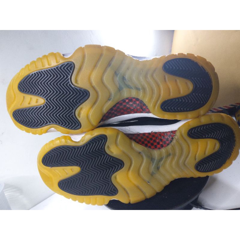 sepatu second jordan retro 11black  kulit