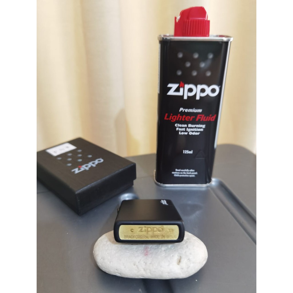 Korek Zippo Hitam Black Matte Simple Elegan