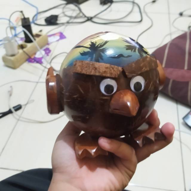 Celengan batok kelapa