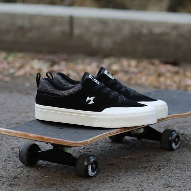 Sepatu ASVEGA Hugo Black White Original Sepatu Skate Casual Sneakers Skateboarding Original