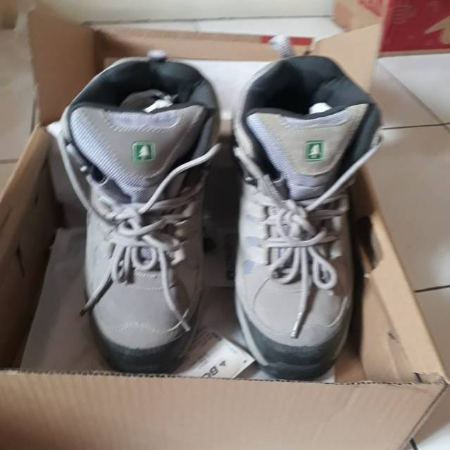 Sepatu gunung wanita Consina