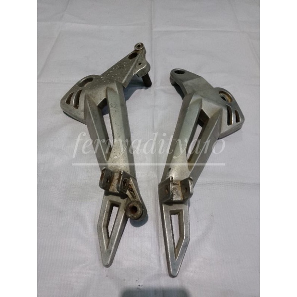 footstep belakang kanan kiri supra x 125 DD  original