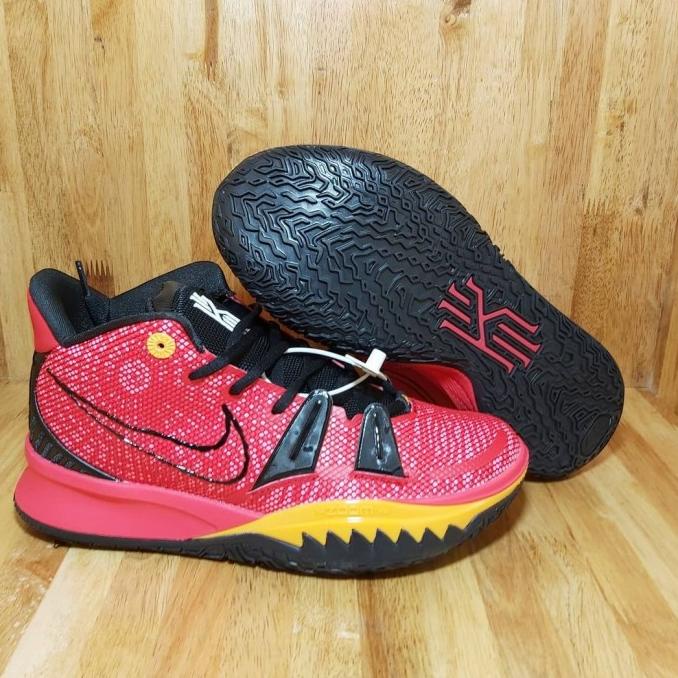 Sepatu Nike Kyrie 7 Red-Sepatu Nike-Sepatu Basket-Sneakers-Nike Famozmart