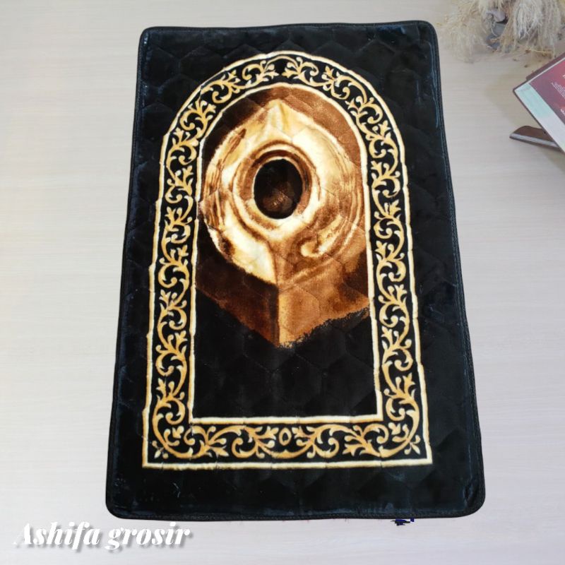 SAJADAH BUSA TEBAL, KABAH ,KISWAH ,HAJAR ASWAD ,BEST QUALITY PREMIUM ANTI SELIP UKURAN 70 X 110 SAJADAH KISWAH