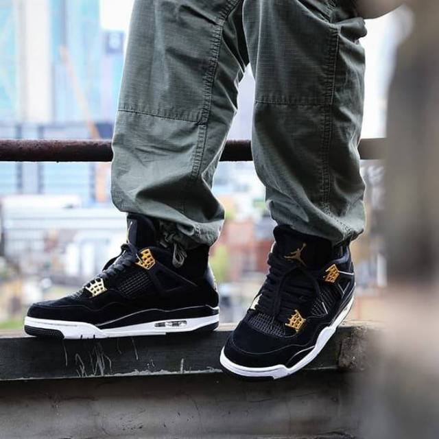 Air Jordan 4 Retro "Royalty"
