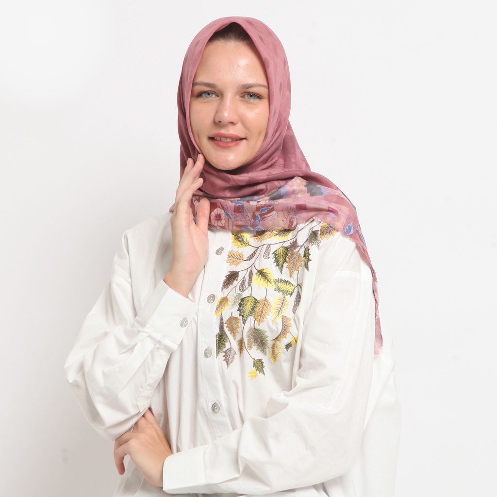 KLA by Itang Yunasz Hijab Ariana Salmon