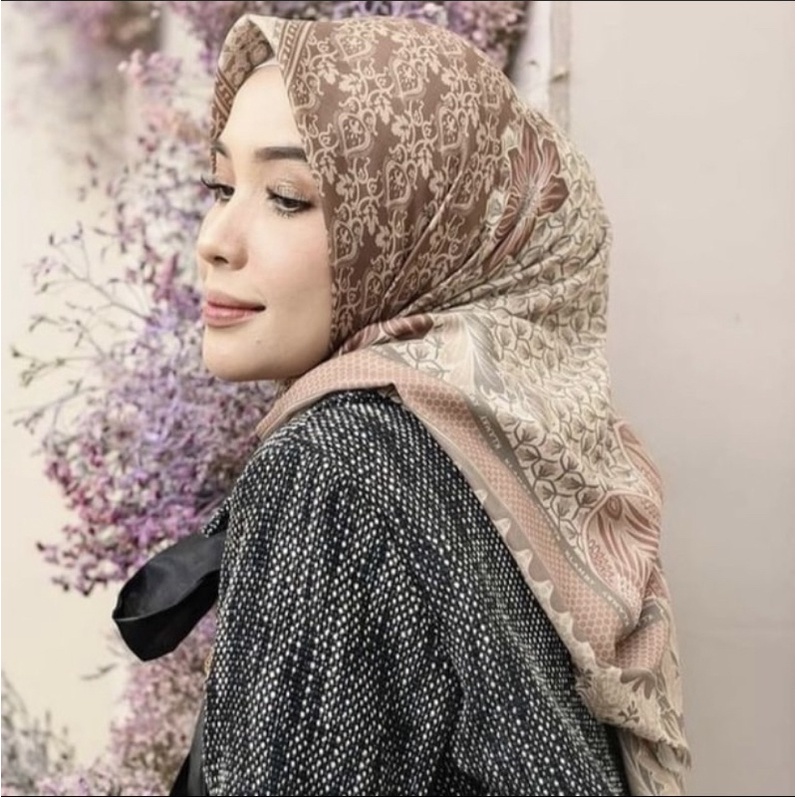 Preloved Julang scarf wearing klamby