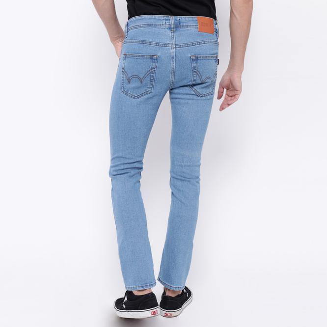 Edwin Celana Jeans Slim Fit Pria Panjang Light Blue La 01 - Biru Muda, 31