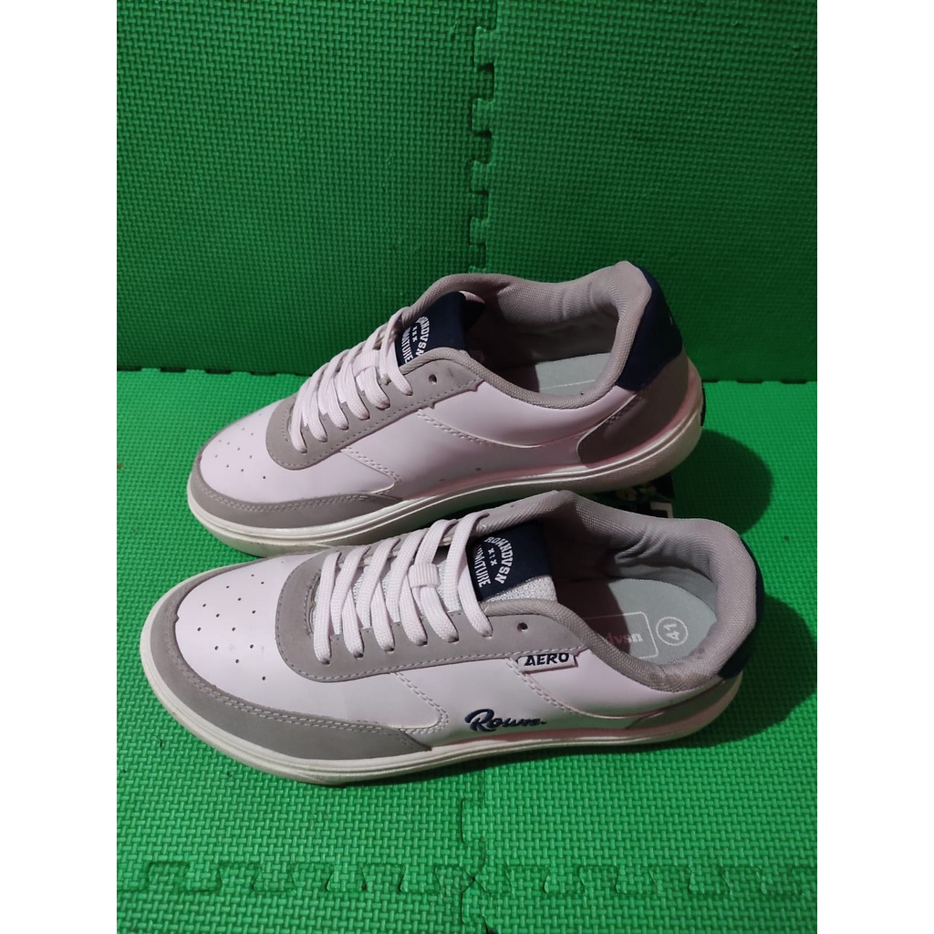 Aerostreet X RownDivision ( Preloved )