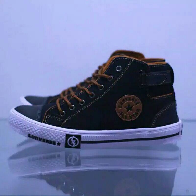 Sepatu kuliah kerja traveling snekers all high terbaru boot classic