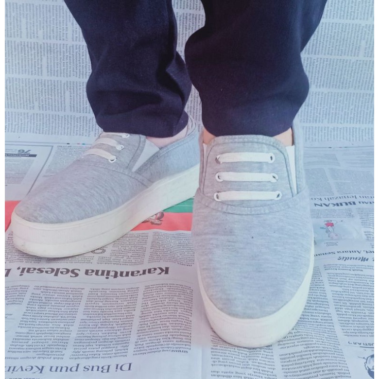 Preloved Sneakers Sepatu Wanita Slip On Tinggi