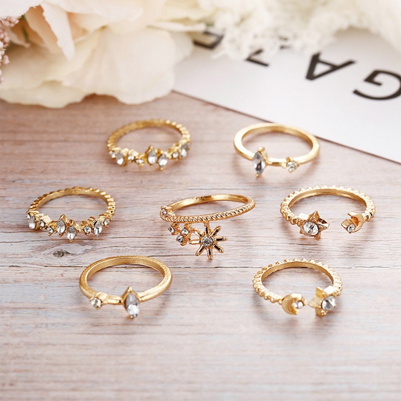 7 Pcs / Set Cincin Emas Bentuk Bulan Bintang Gaya Bohemian Untuk Wanita