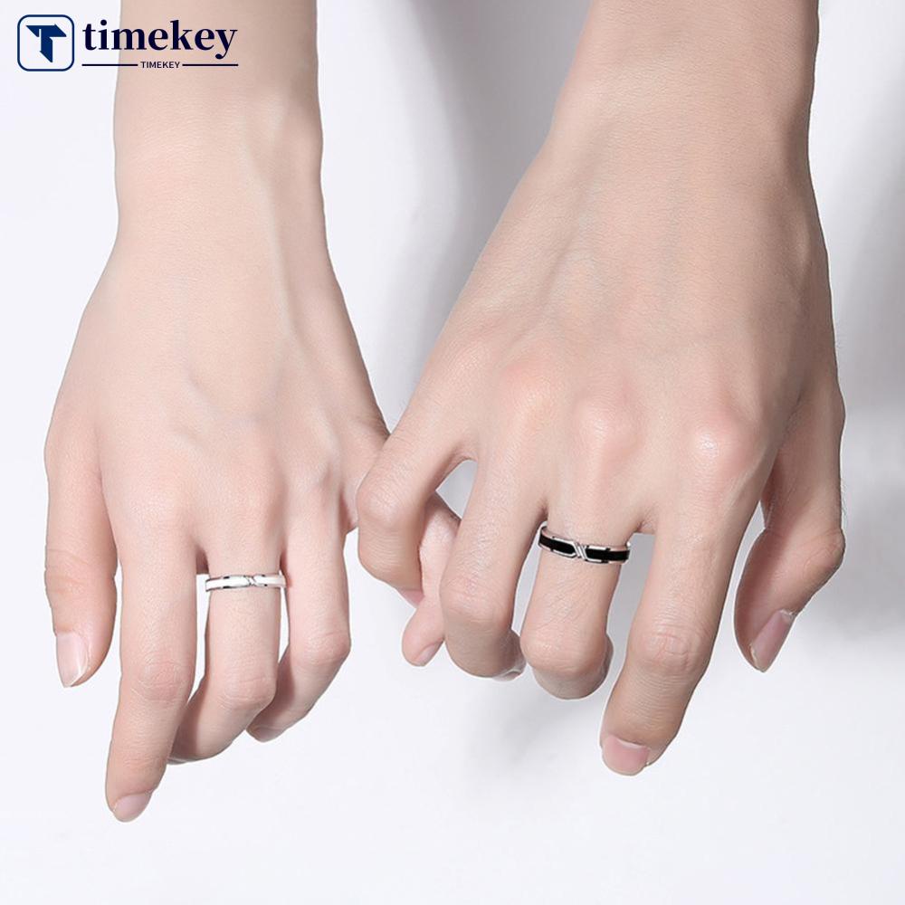 Timekey Cincin Pasangan / Pria / Wanita Adjustable Warna Hitam / Putih Untuk Hadiah Valentine A5K6