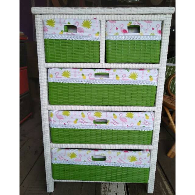 Lemari rotan sintetis