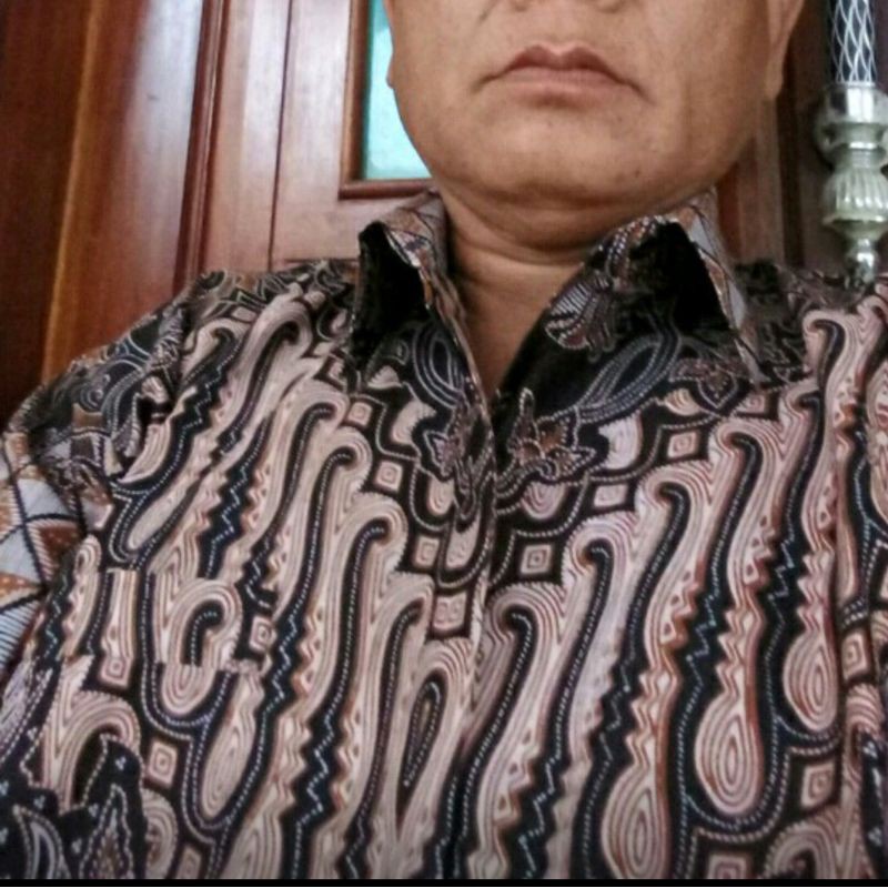 WIRADITYA RAJASAKTI KEMEJA BATIK PRIA SOLO LENGAN PANJANG PENDEK LAPIS FURING ATASAN PREMIUM MODERN