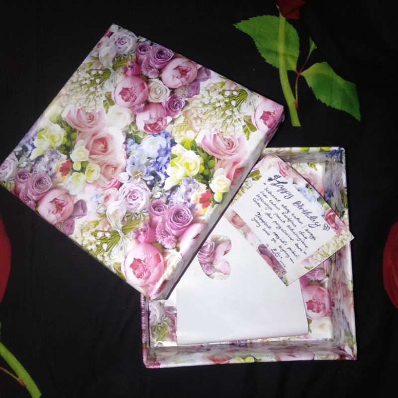

Box kado ulang tahun, ukuran 20cm x20cm #boxultah #kotak kado ultah