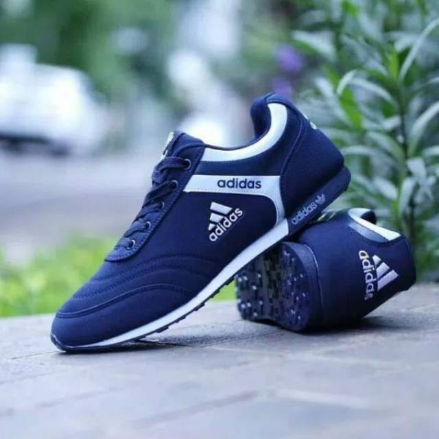 Sepatu Adidas