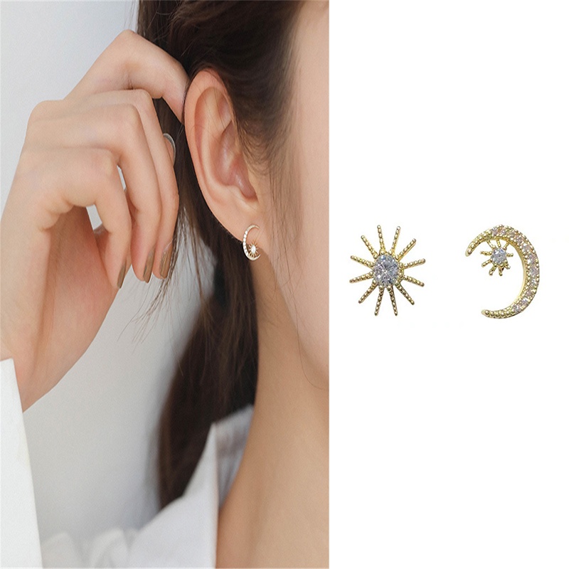 1 pasang Temperamen Sun Moon Desain Asimetris Anting Pejantan Berlian Emas untuk Wanita