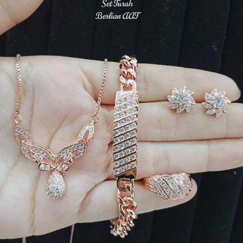 replika berlian medan ,tura ,anting gelang cincin