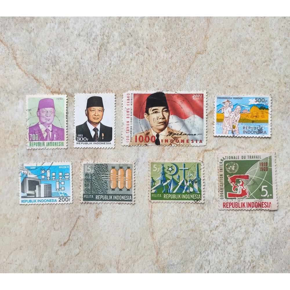 

Ragam Perangko Kuno Indonesia 8 Buah