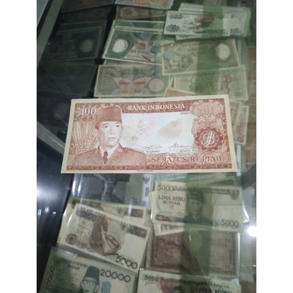 uang kuno atau  lama 100 soekarno asli