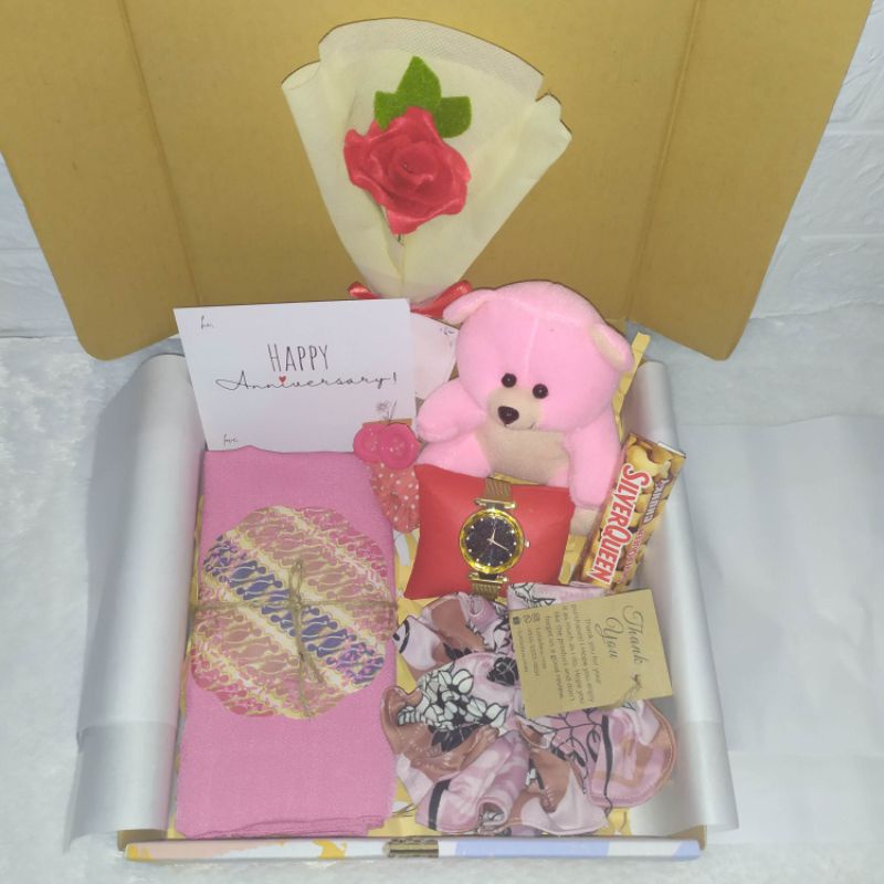 

LB- HAMPERS ULTAH KADO CEWEK ANNIVERSARY GRADUATION ENGAGEMENT GIFT BOX REQUEST TULISAN