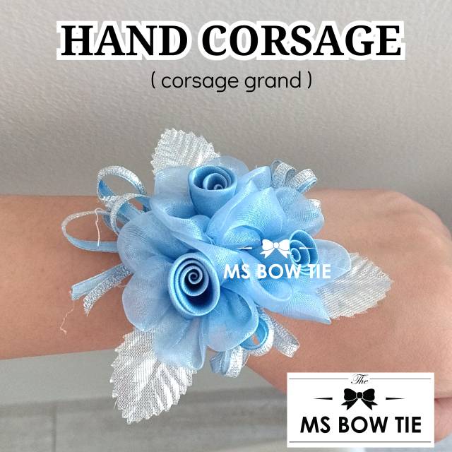 Hand corsage grand biru muda bunga tangan