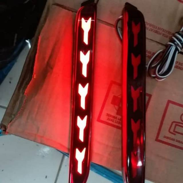 Lampu bumper belakang lampu reflektor mobil Fortuner