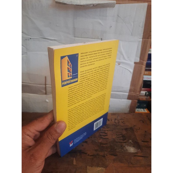 TANGGUNG JAWAB PERPUSTAKAAN by Sutarno N S