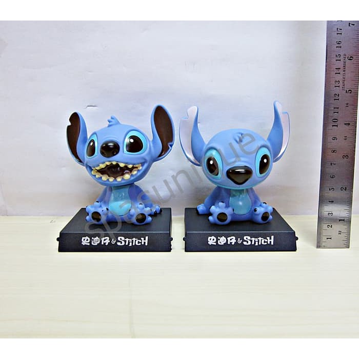 Pajangan mobil kepala goyang karakter boneka stitch