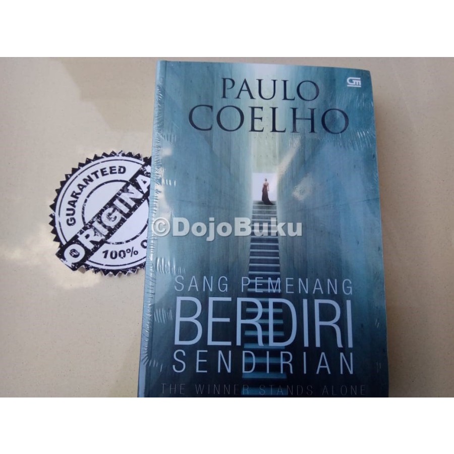 Buku Novel The Winner Stands Alone : Sang Pemenang Berdiri Sendirian - Paulo Coelho