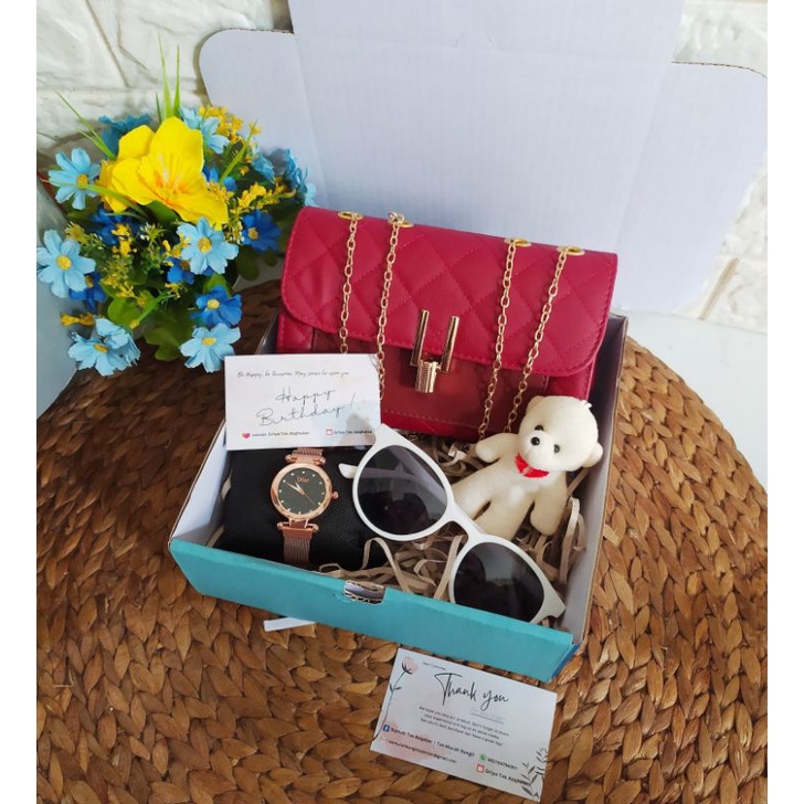 

hampers cewek ultah/wisudah/pernikahan isi tas dan jam tangan dompet mini