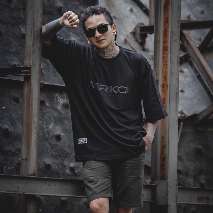Kaos Oversize Oversized T Shirt Pria Wanita Unisex Distro Original Streetwear Cotton Combed 20s Sablon Plastisol Rubber Ink Dewasa Keren Murah Berkualitas Premium Cowok Cewek JAPANENE STYLE MRKO 0115 PLOCKING KARET