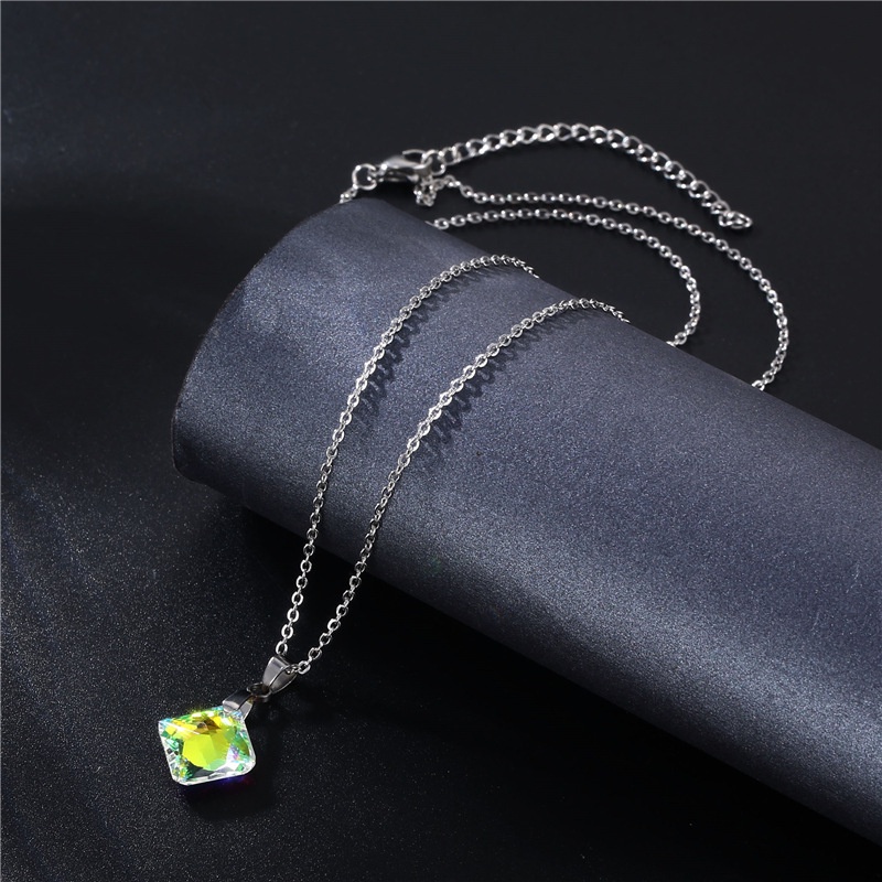 Segar dan bergaya square liontin stainless steel geometris kalung pendek wanita sederhana K9 Crystal