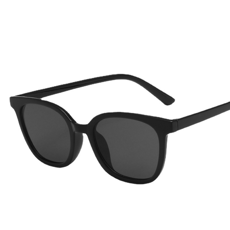 Gm Kacamata Hitam Persegi Unisex UV400 Protection Sunglasses