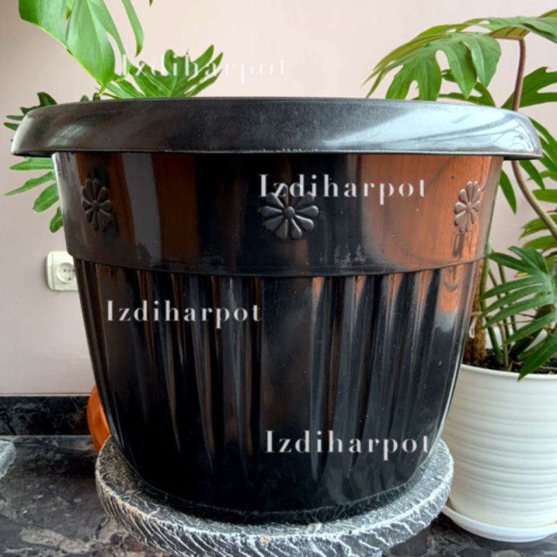 Pot bunga tanaman plastik hitam Grace 40cm kuping - Grace 40 kuping