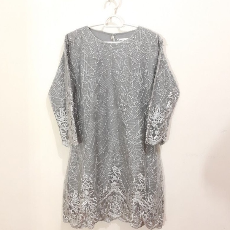 Kebaya Brokat Abu Abu Indah Bordir (Preloved)
