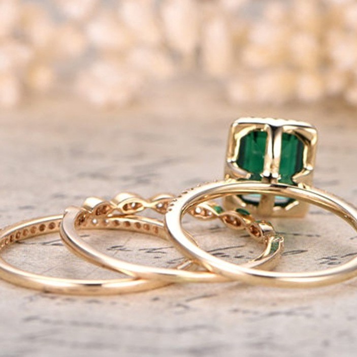 SEUSUK Set Cincin Tunangan / Kawin Hias Berlian Emerald Populer untuk Wanita COD
