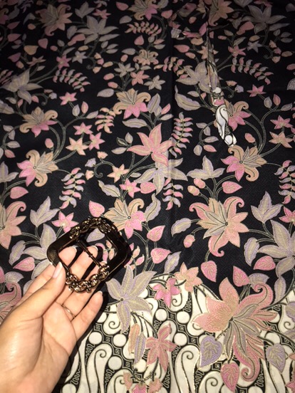 Couple Batik / Seragaman Batik / Batik Kebaya Motif Bougenvile Hitam