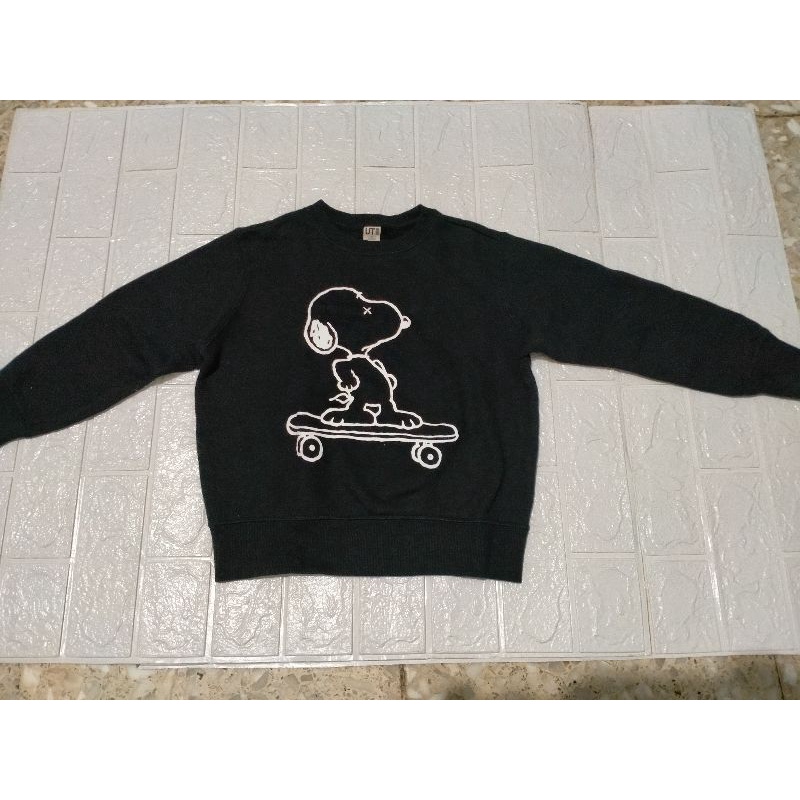 Preloved Like New Crewneck Uniqlo Kids x Kaws x Peanuts Snoopy Skateboard Black Preloved Sweatshirt 